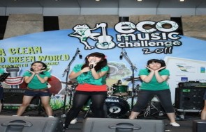 NEA-Eco-Music-Challenge-2011-Finale-Qiann-Kueh-and-dancers-aka-Nelsons-Crew-did-an-electronic-dance-beat-composed-by-Tan-Yan-Cong-Nelson